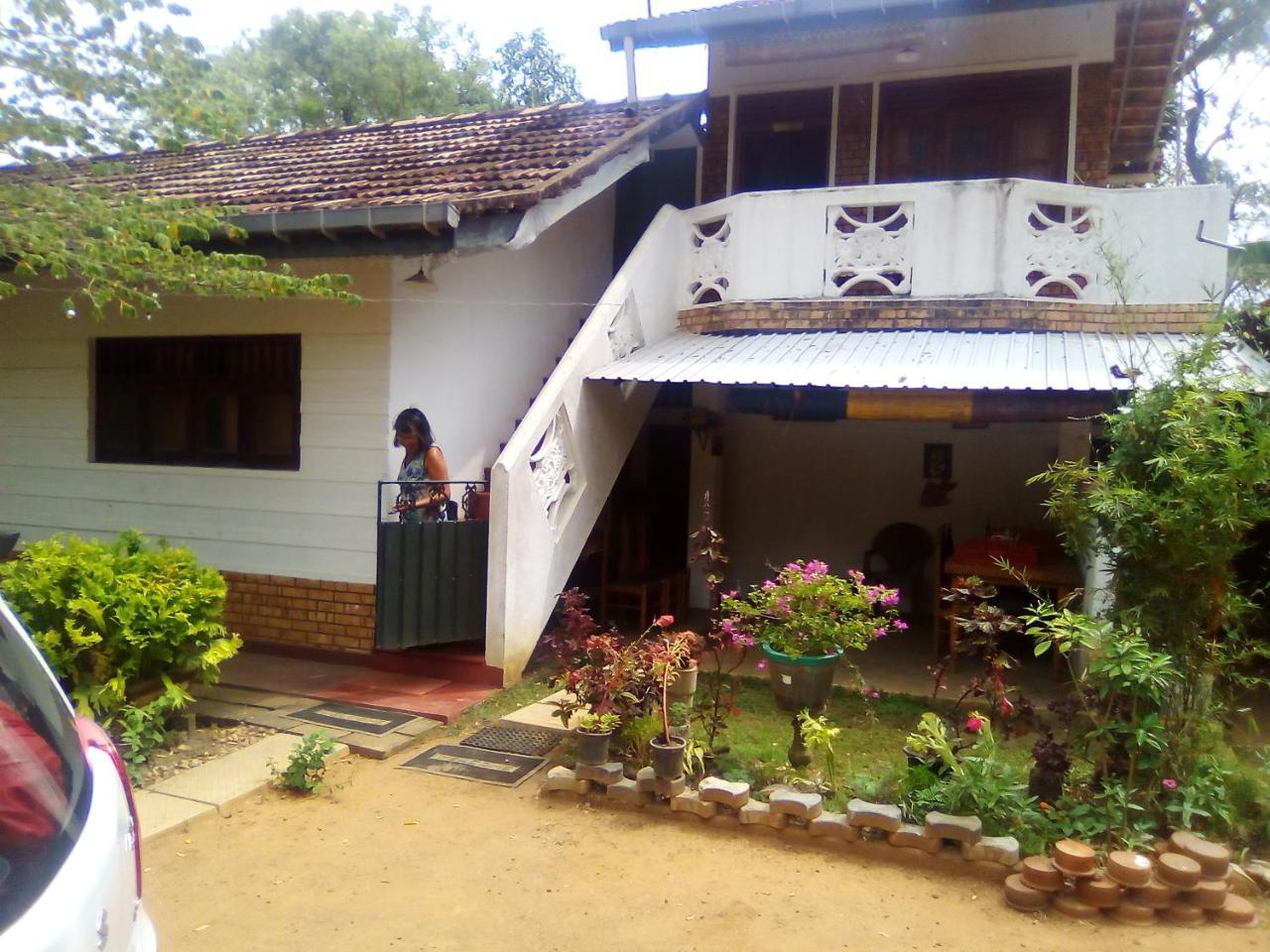 Jayanika Home Stay Tangalle Exterior photo